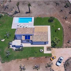 3 bedroom villa with infinity pool and jacuzzi, Scopello, sleeps 5-6